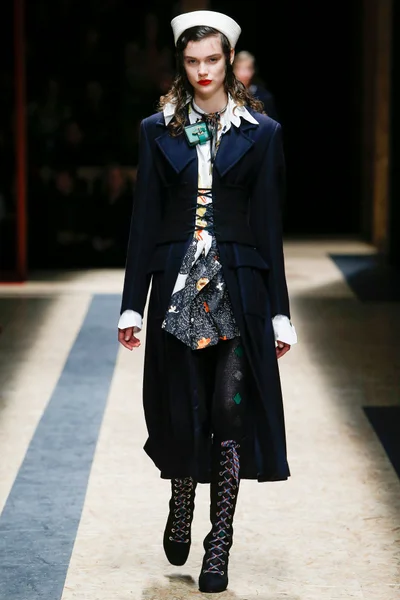 Look 3